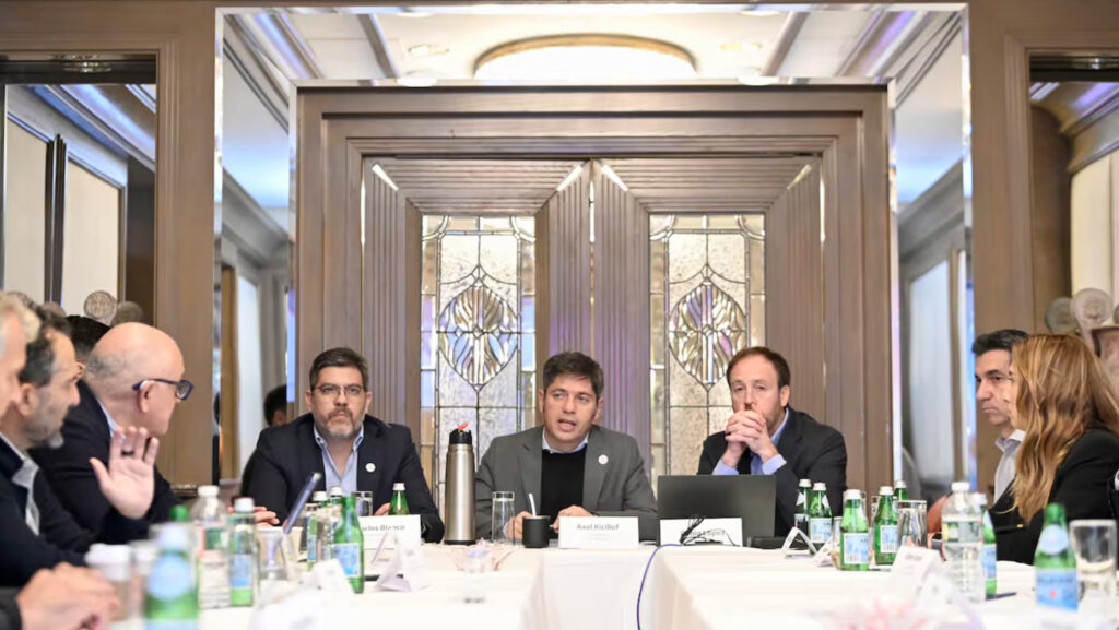 Kicillof se reunió con BlackRock y bonistas de la Provincia en Nueva York