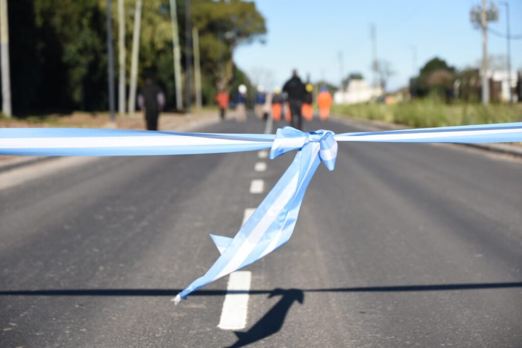 Alak y Kicillof inauguraron la pavimentación de Avenida 31 en Hernández: avance del plan de obras públicas en La Plata