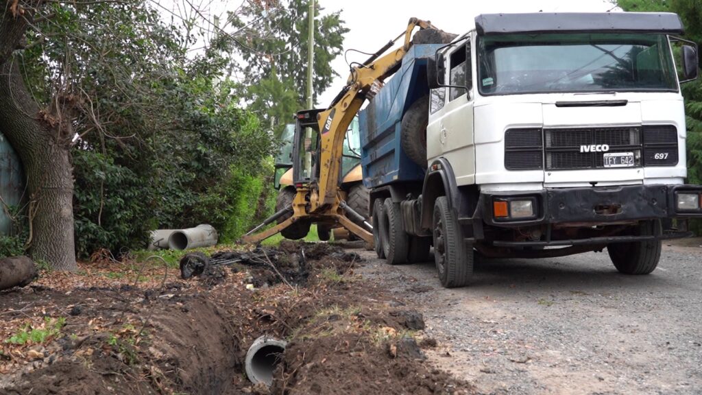 Obra vial e hidráulica en Villa Castells: el Municipio avanza al 80% en tres calles del barrio