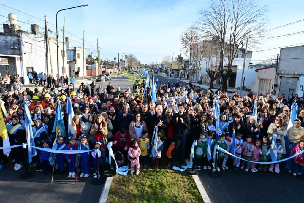 La avenida 60 sumó su cuarto tramo pavimentado y Los Hornos consolida un corredor clave