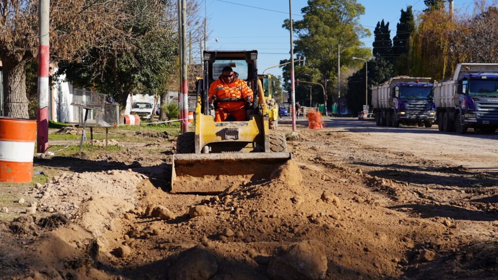 Los Hornos: avanzan las obras en avenida 60 y el tránsito está cortado entre 149 y 155