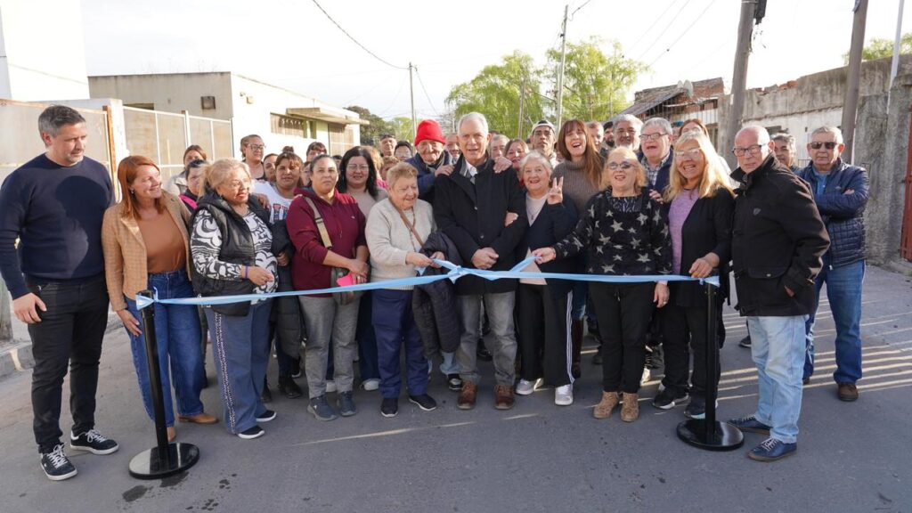 Alak inauguró una obra vial que mejora el acceso a dos jardines de Los Hornos