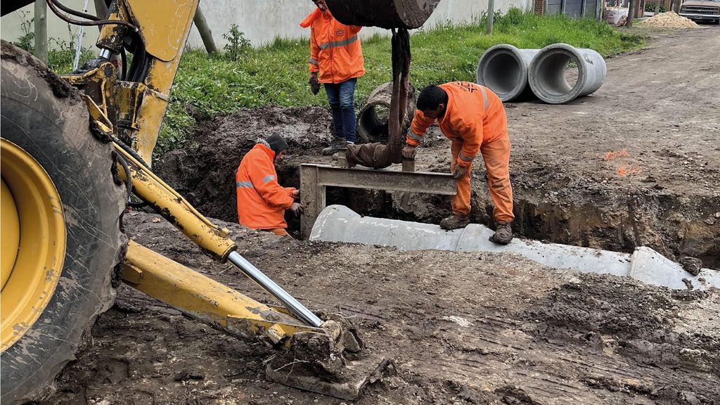 La obra pública nacional se derrumbó un 75% y las constructoras que sobrevivieron encontraron la salida en los municipios