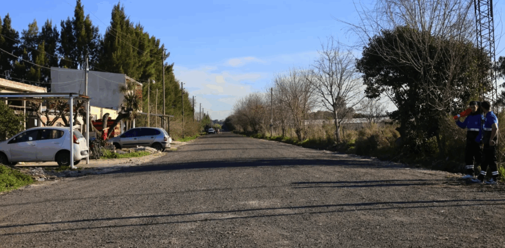 La Plata avanza en infraestructura: mejoran el ingreso al barrio La Armonía con obras hidráulicas y alumbrado público