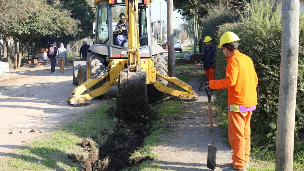 Alak refuerza su presencia en El Peligro con un paquete de obras viales, luminarias y mejoras escolares