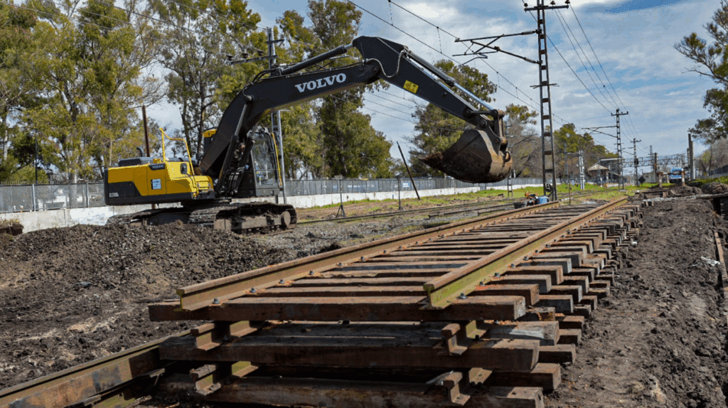 Tren Roca: trabajan contrarreloj en las vías y no confirman si volverá a llegar a La Plata el lunes