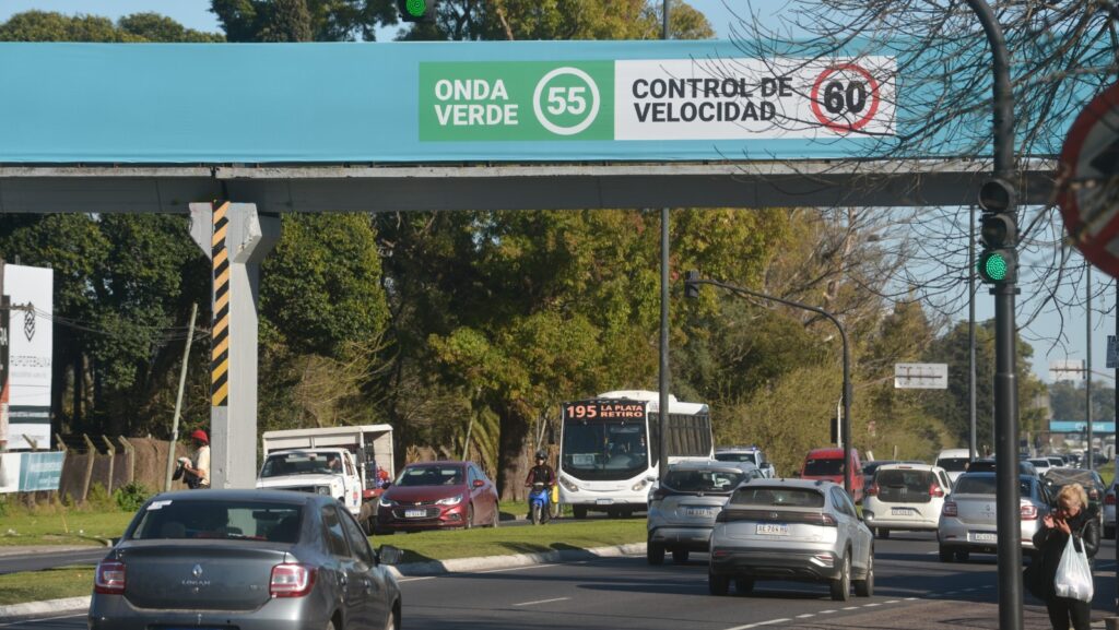 A un mes de la “onda verde” en Camino Centenario: viajes un 40% más rápidos en hora pico