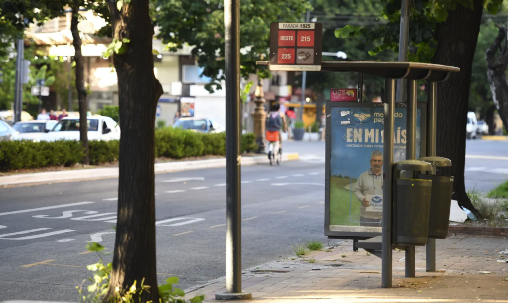 El boleto de micro sube 11% desde el 4 de mayo en La Plata y las empresas amenazan con recortar más frecuencias si no hay acuerdo
