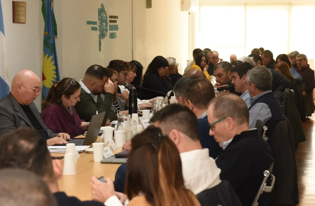 Paritaria Bonaerense 2025: Acuerdan un aumento del 10% en 2 tramos, mientras los docentes evalúan la oferta
