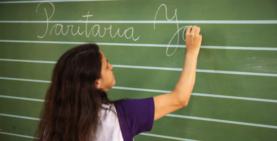 Paritaria docente: Provincia mejora la oferta salarial pero mantiene el pago en dos tramos