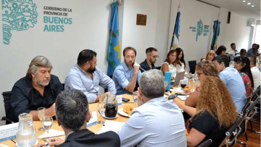 Paritaria estatal bonaerense: Kicillof tiene lista la oferta pero espera el dato de inflación del INDEC para presentarla