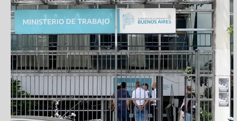 Negociaciones en pausa: tras la postergación de Provincia, los estatales bonaerenses aguardan una nueva reunión salarial