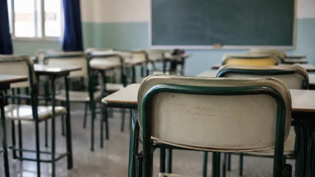 El Gobierno amenazó con sancionar a los gremios docentes por el paro del lunes, pero un fallo judicial se lo impide