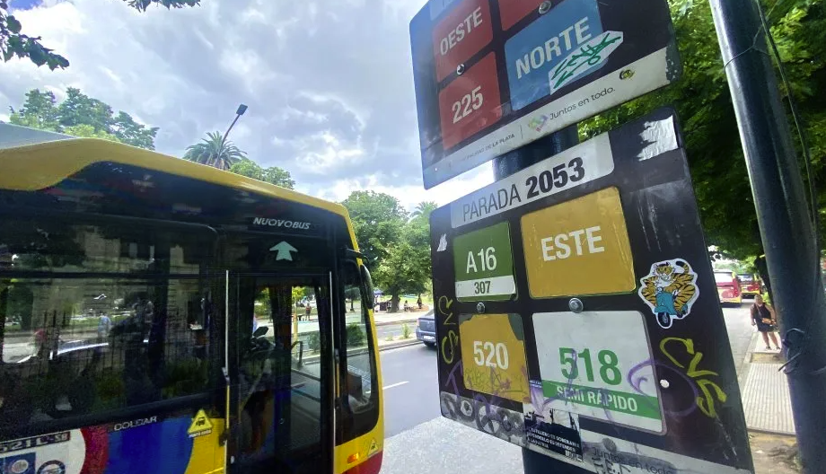 Paro de colectivos: el Gobierno intenta frenarlo, pero la UTA exige un básico de $1.700.000 para levantar la medida