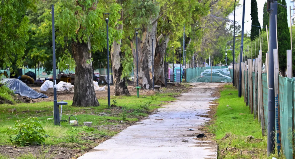 Parque Saavedra: el Municipio suma dos hectáreas verdes pero los vecinos advierten que el barrio no soporta perder una mano de circulación