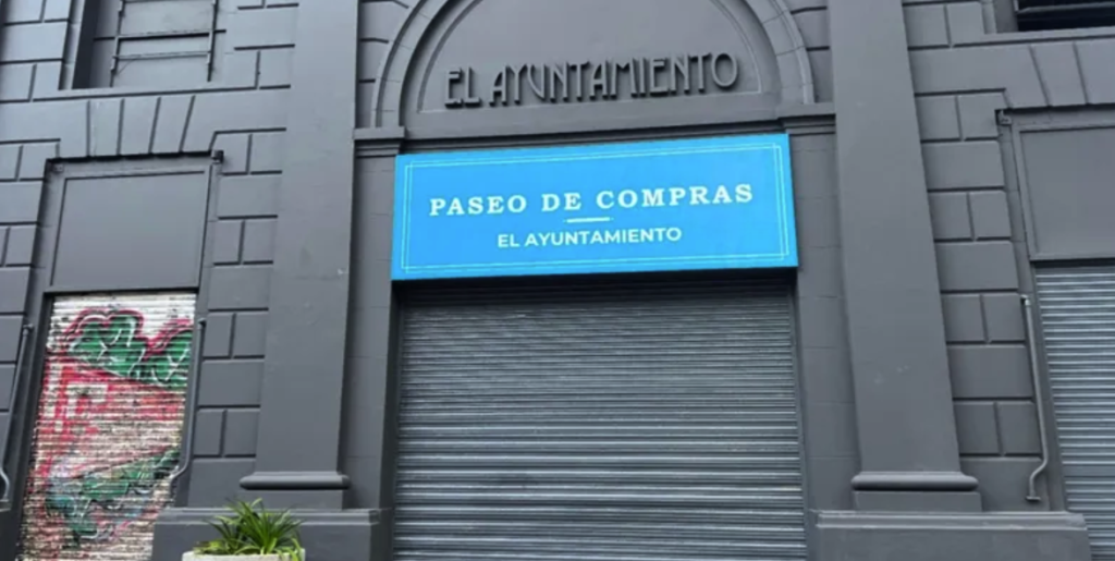 El municipio cerró el paseo de compras de El Ayuntamiento: los manteros se van a Villa Elvira