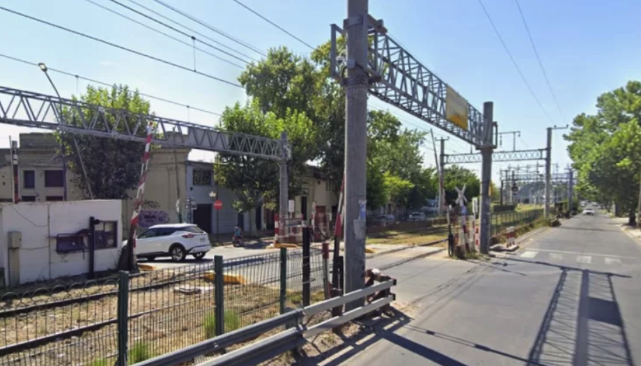 Corte total en el paso a nivel de 1 y 38: dos semanas de desvíos y recomendaciones para circular por La Plata