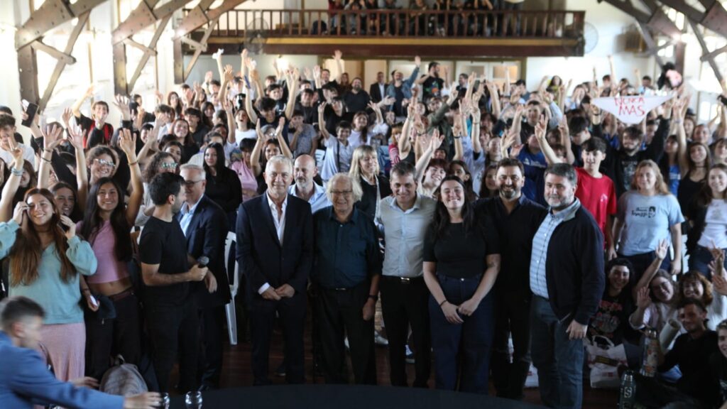 Alak y Pérez Esquivel convocaron a jóvenes en la República de los Niños: participación y crítica social