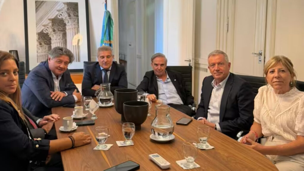 Pichetto y Monzó mantuvieron una reunión en La Plata con exaliados libertarios y hubo contactos con el PJ bonaerense