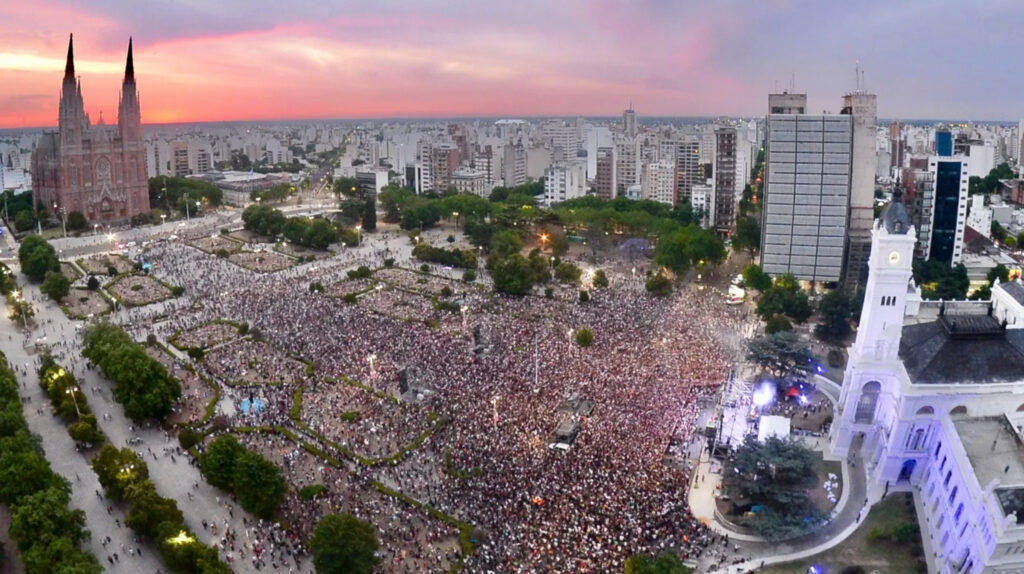 Montan un amplio operativo para promover seguridad, salud y limpieza en los festejos de Plaza Moreno