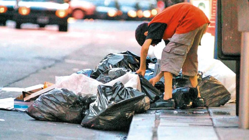 Un informe privado pone en duda la baja de la pobreza: sería hasta 17 puntos más alta con otra medición