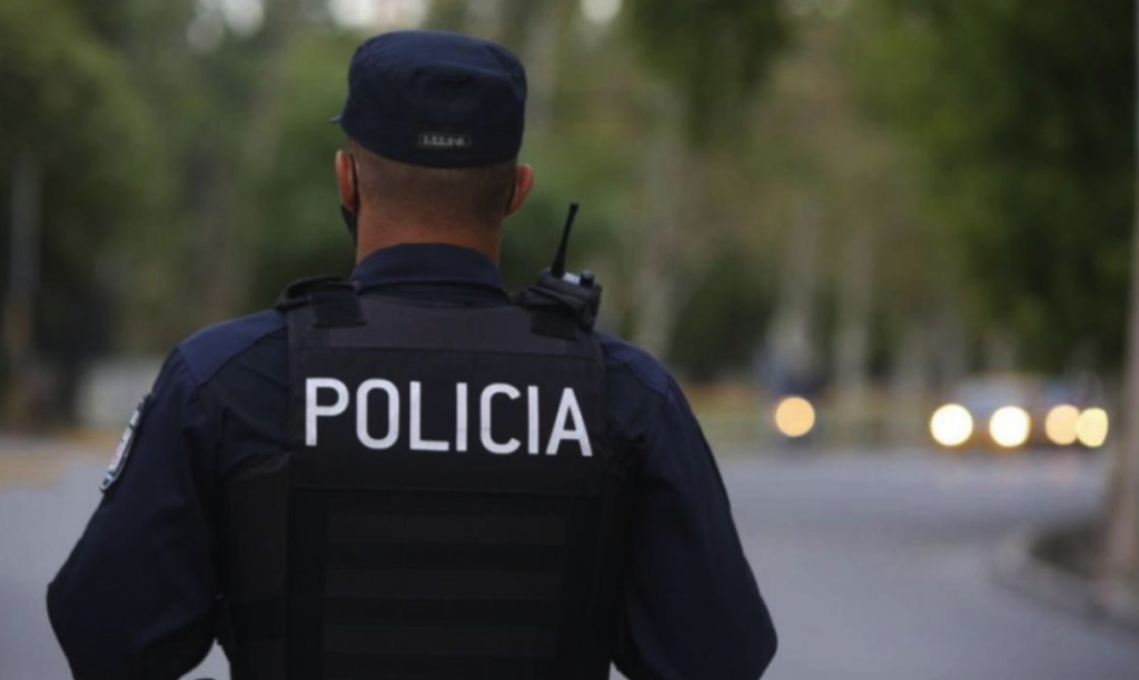 Escándalo en la Bonaerense: Kicillof expulsó a 24 oficiales por conspirar para Milei en el conurbano