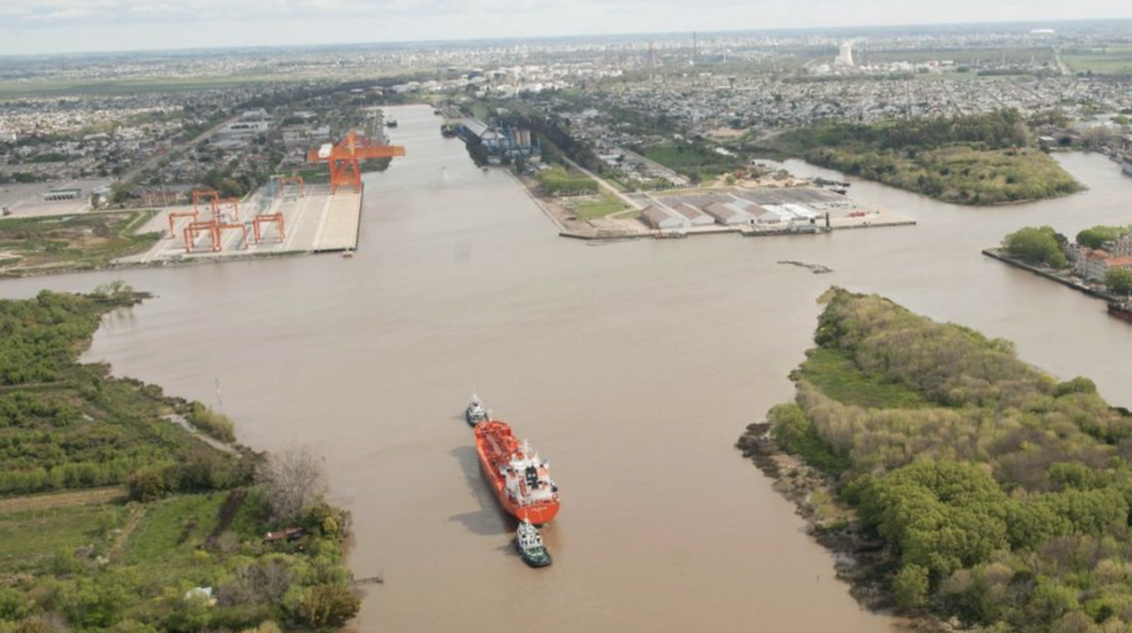 Otro decreto de Sturzenegger que sale mal: paro en Puerto La Plata y 140 barcos varados