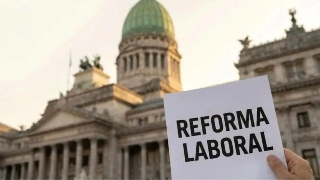 El Gobierno elimina el artículo 44 para asegurar la reforma laboral y reordena el texto para su aprobación