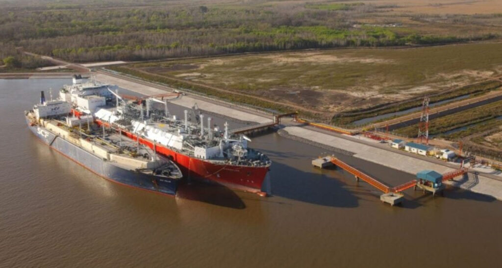 La Plata se proyecta desde el Puerto: Camuzzi invertirá US$ 3.900 millones en exportación de gas