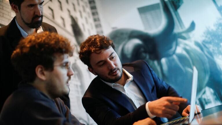 Un libertario insultó al director de ARBA por denunciar mansiones declaradas como baldíos en la Costa