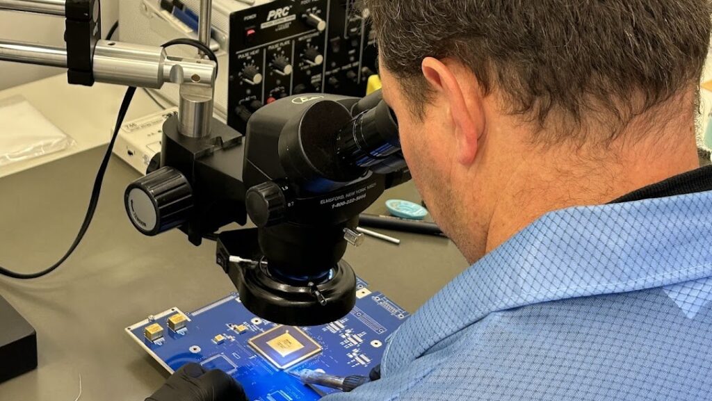 La Facultad de Ingeniería de la UNLP lleva tecnología platense al satélite argentino que estudiará los océanos