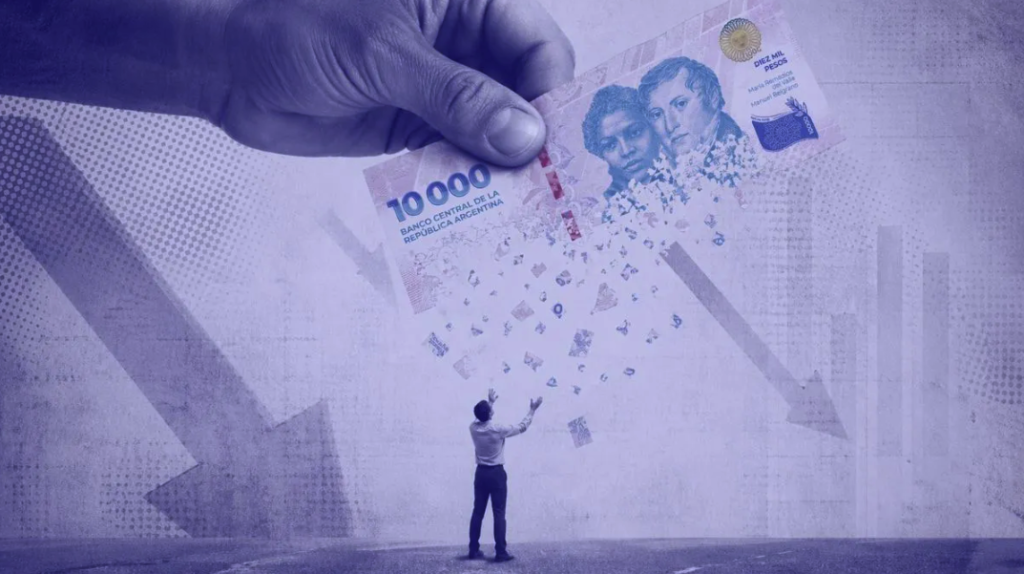 La mitad de los trabajadores registrados cobra $1.330.000 de bolsillo y el salario real volvió a caer