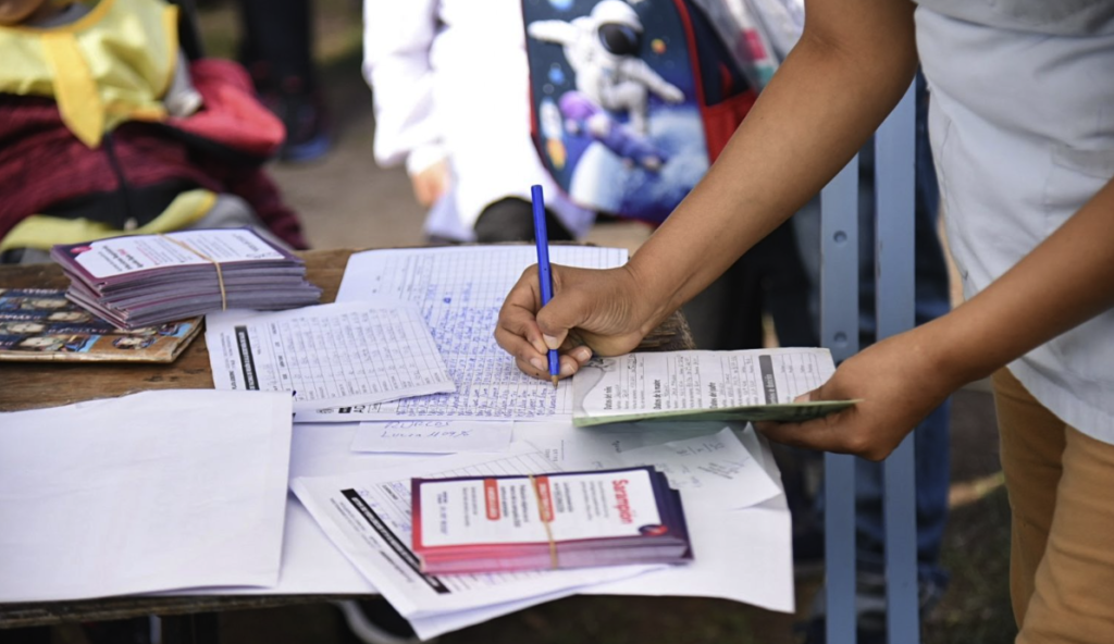 Salud a la calle: montan cinco postas gratuitas en plazas de La Plata con vacunación, testeos y RCP