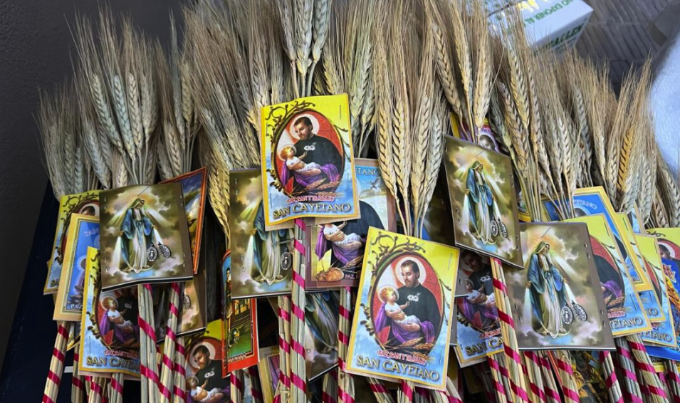 Miles de fieles celebran a San Cayetano en La Plata: misas cada hora, procesión a las 18 y corte en calle 44