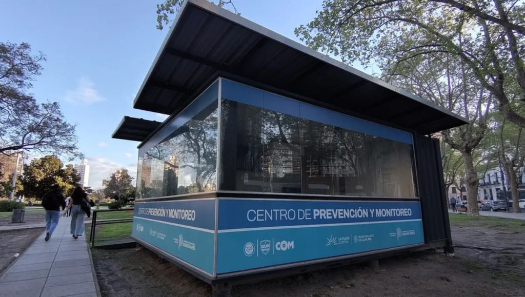 Piden informes por el estado de las garitas de seguridad en las plazas de La Plata