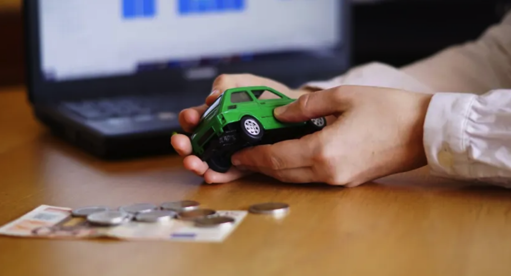 Seis de cada diez automovilistas reducen su seguro de auto por la crisis económica