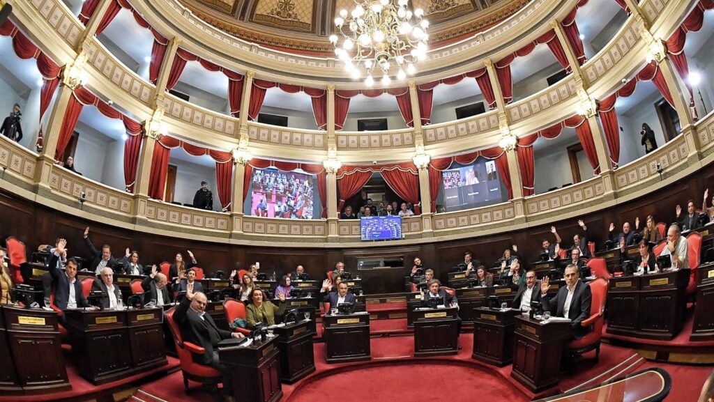 Senado bonaerense: Magario avanzó con pliegos judiciales pero fracasó el intento por reinstalar las reelecciones