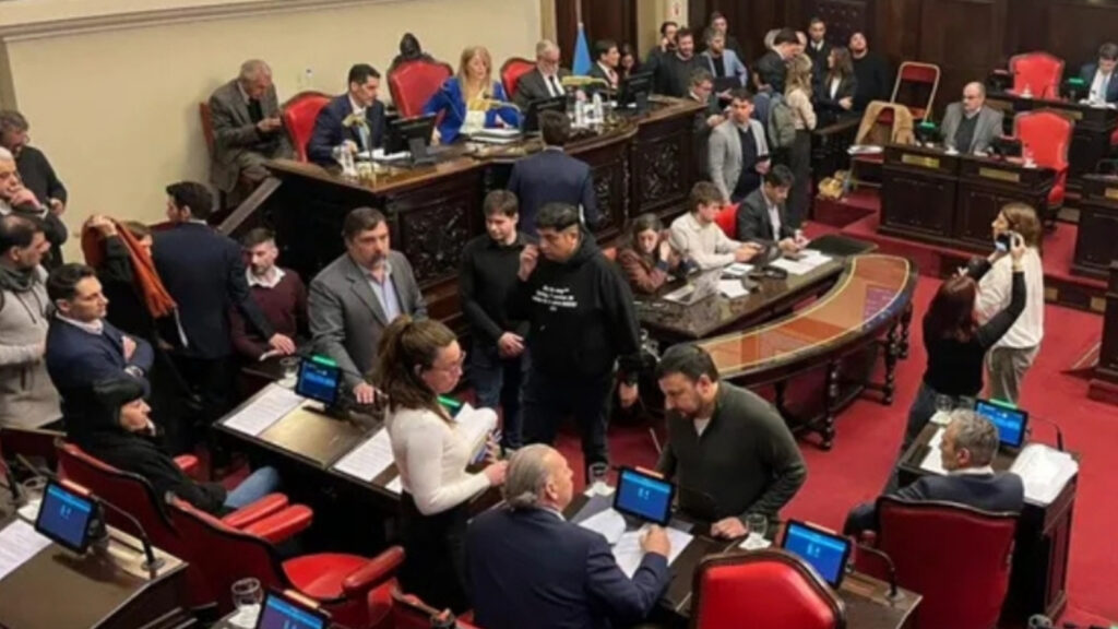 Senado bonaerense: Berni e Ishii fueron contra Kicillof en la primera sesión del año y Magario les cortó el micrófono