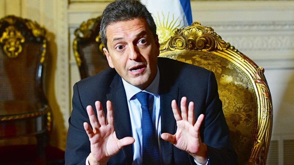 Massa mantiene el suspenso sobre su candidatura, pero refuerza su armado político en territorio bonaerense
