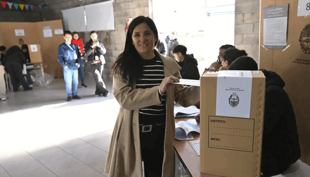 Jornada electoral en La Plata: Simioni y Nicoletti llamaron a participar mientras se registraron fallas en el padrón online