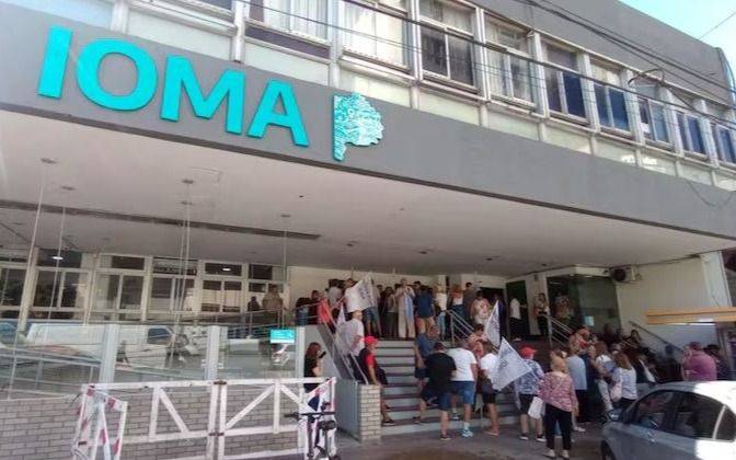 Familias platenses reclamaron en IOMA por el Programa TEA: El riesgo de perder terapias por falta de pagos