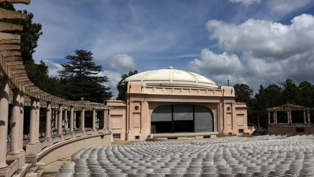 El Teatro del Lago inicia su reconstrucción en La Plata: inversión de más de $8.300 millones y 18 meses de obra