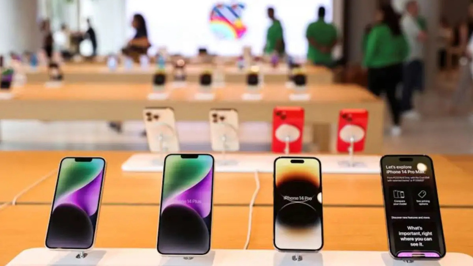 El Gobierno baja aranceles a celulares y electrónicos: promesa de precios más bajos, alerta por pérdida de empleo