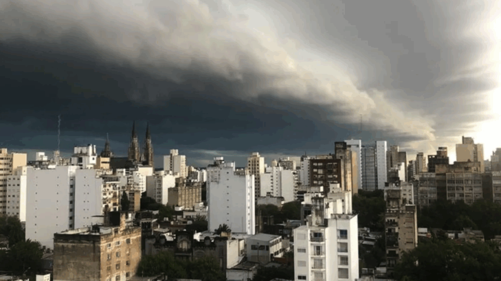 Alerta amarilla en La Plata: se esperan tormentas fuertes entre la noche del sábado y la madrugada del domingo