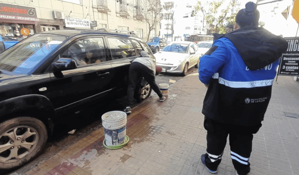 Refuerzan los controles contra los “trapitos” en el centro de La Plata: detuvieron a cinco personas