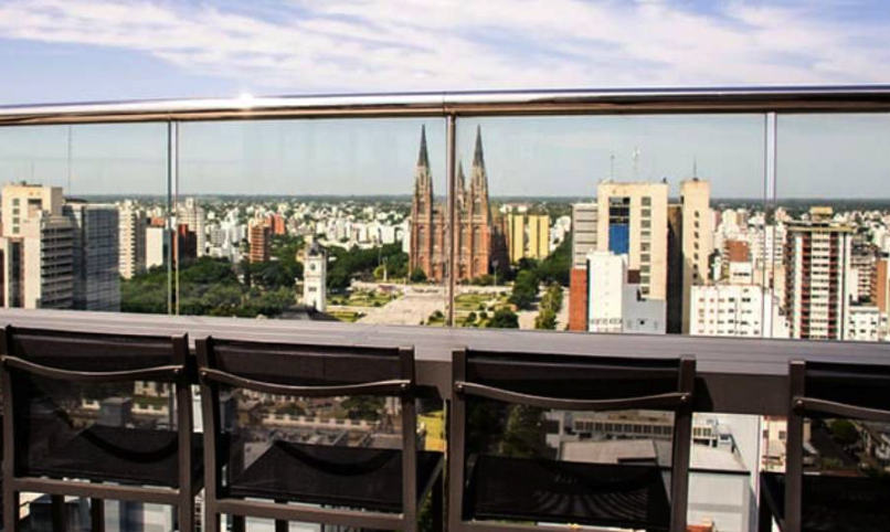 La actividad hotelera de La Plata muestra su mejor repunte en años y se consolida como única rama en crecimiento