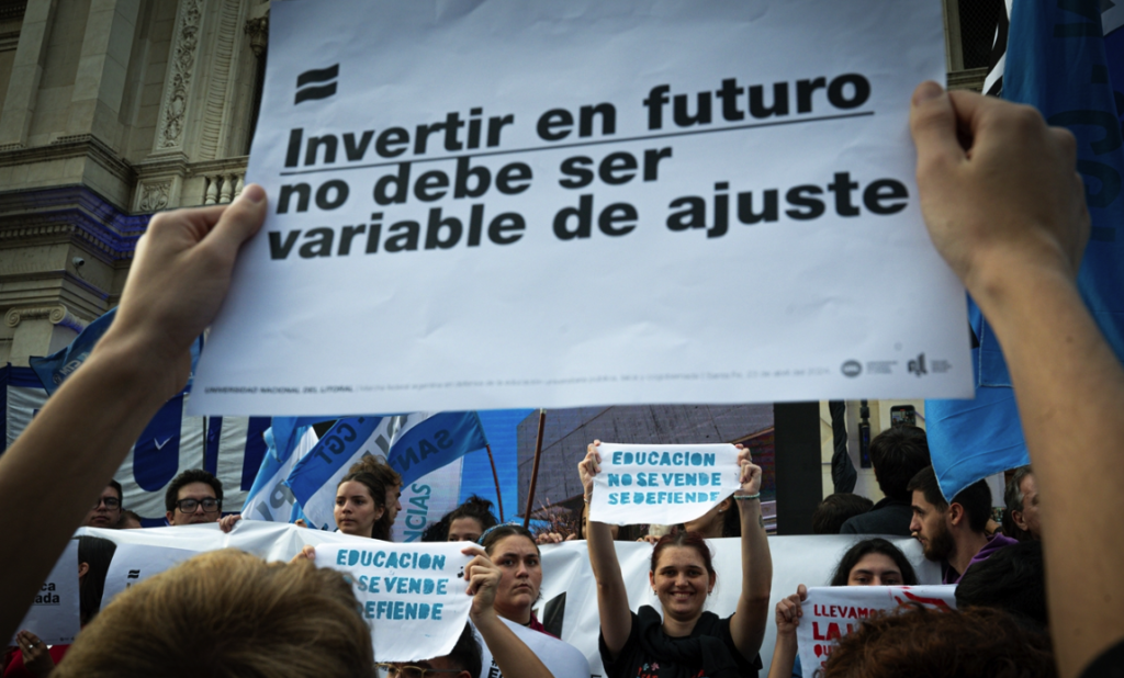 Crisis salarial en las universidades: docentes perdieron el equivalente a casi un año de sueldo por la inflación y crece el conflicto