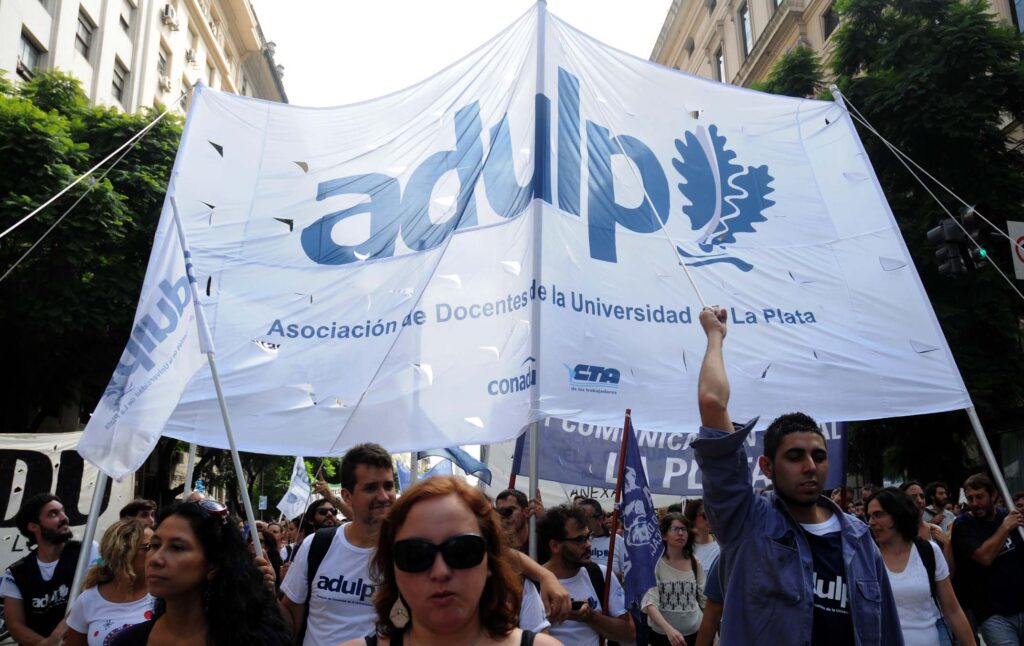 La UNLP vuelve a clases con una semana de paro docente por reclamos salariales