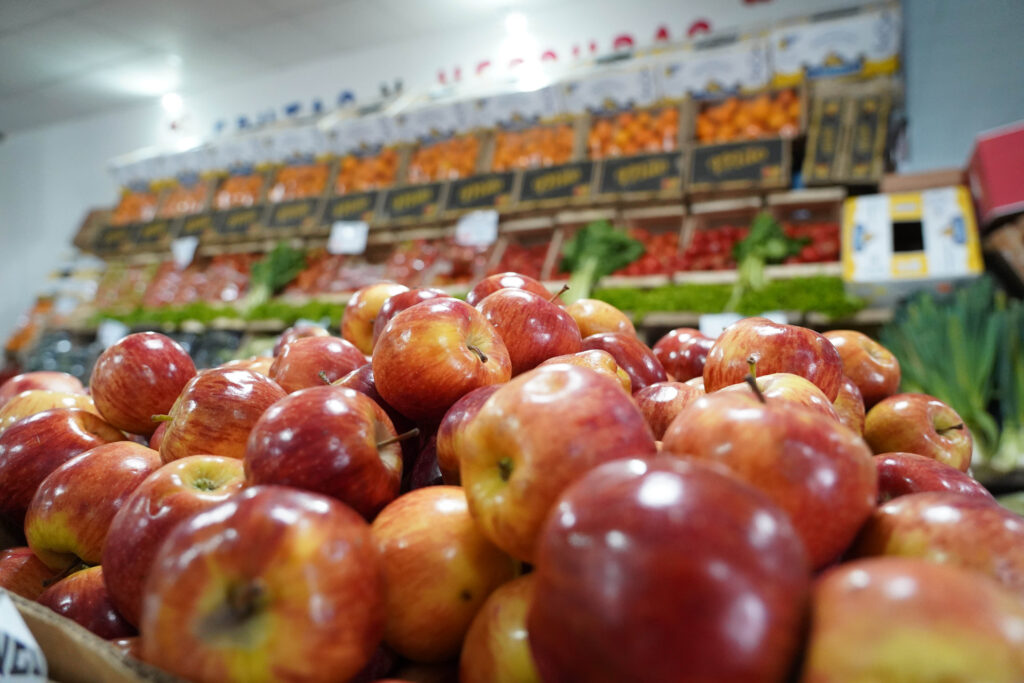 El Mercado Bonaerense Fijo La Plata renovó su lista de precios y promociones vigentes hasta el 27 de noviembre, con descuentos del 10% para jubilados y reintegros del 40% pagando con Cuenta DNI en productos seleccionados como carnes, panificados, lácteos, frutas, verduras, limpieza e higiene personal.