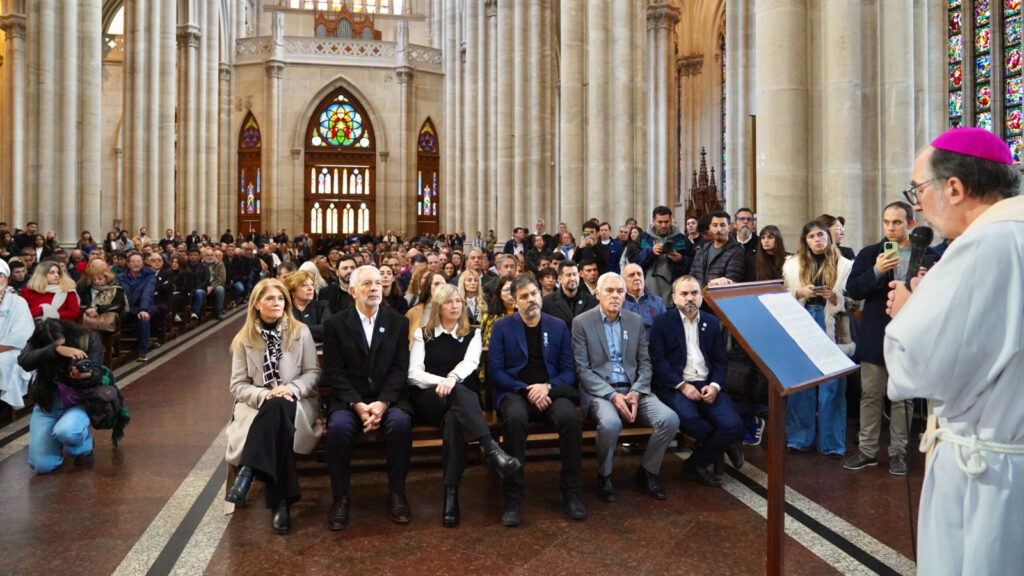 Carrara y Alak coincidieron en el tedeum: el trabajo como urgencia en el 216° aniversario de la Revolución de Mayo
